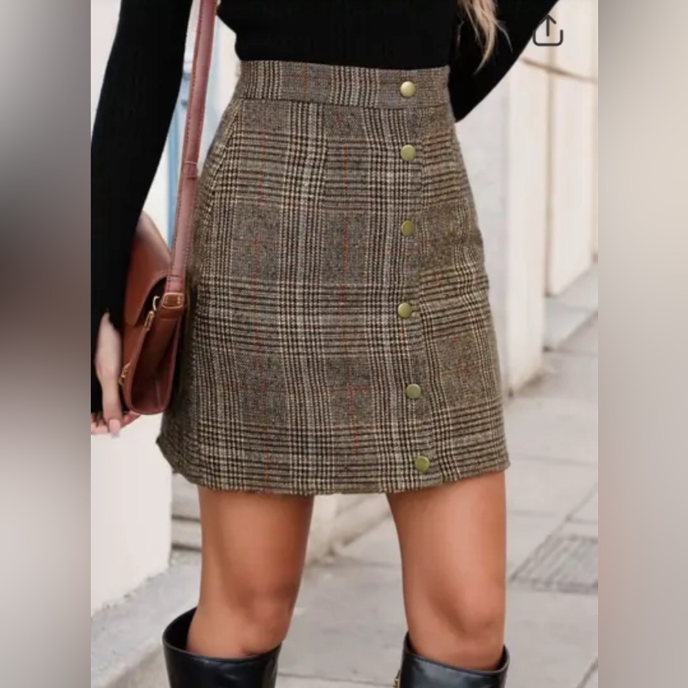 NWT Brown Plaid Tweed Mini Skirt - Gold Button Detail - Size M